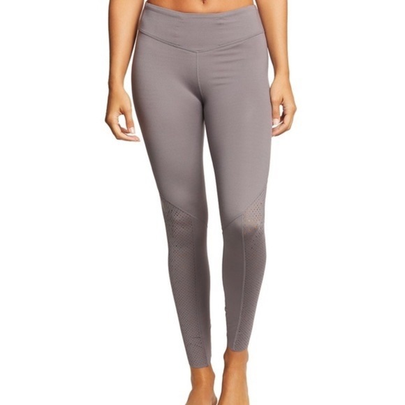 Varley Laser Cut Chester Leggings size Medium high rise purple ankle length - Picture 1 of 8